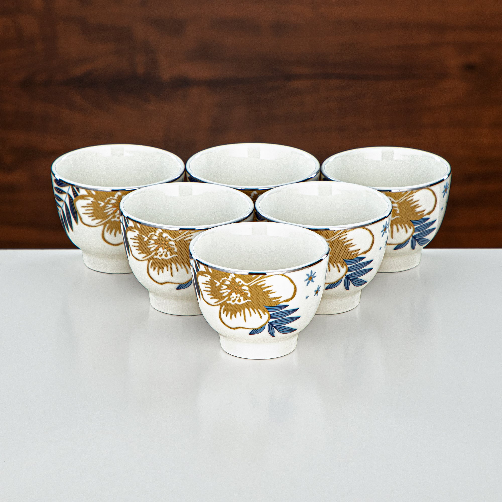 طقم الترمس والمرجان – ترمس شاي – فضي مطفي وذهبي، قطعتان (1L + 1L) + طقم زجاج وبورسلان أزرق بنقشة نباتية، 18 قطعة – تقديم أنيق | مجموعة عصرية