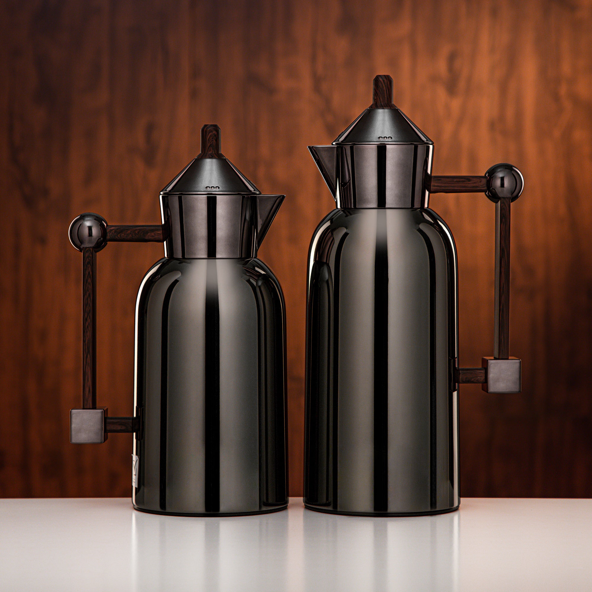 طقم ترامس المرجان 0.7 لتر + 1 لتر باللون الأسود الفحمي والخشب الداكن