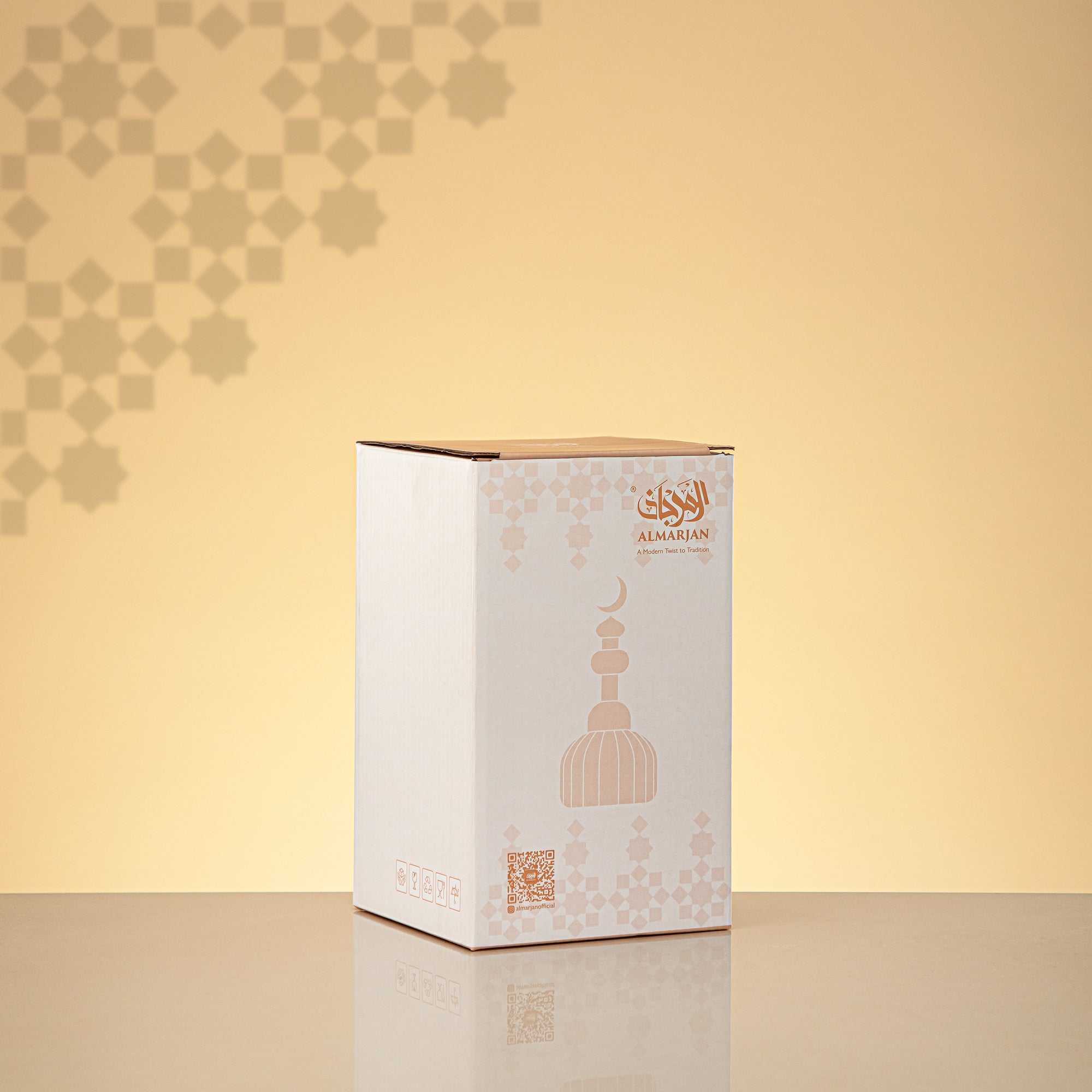 المرجان مئذنة زينة طاولة 17cm × 9cm أبيض مع خطوط ذهبية وهلال – Noor Al Layali