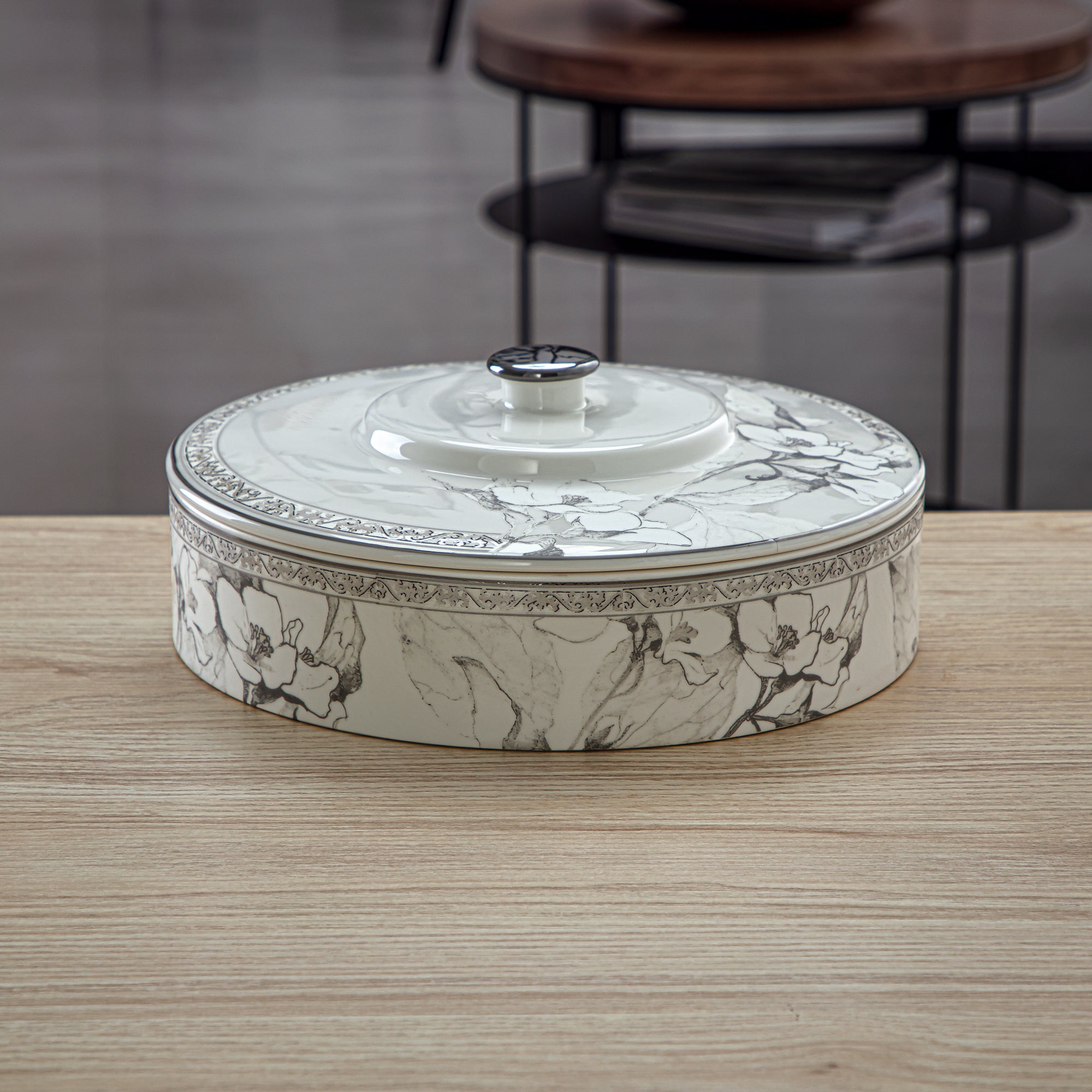 وعاء بورسلين من تشكيلة فنون بغطاء 25 سم - 8588