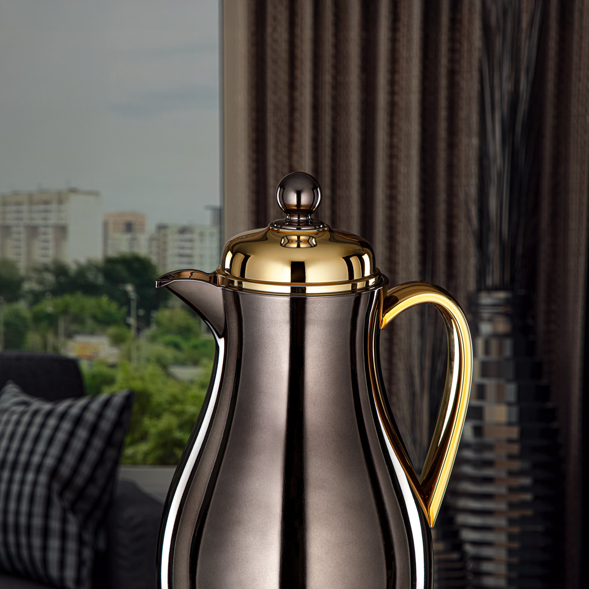 Almarjan Vacuum Flask Set Nickle Black & Gold 0.7L + 1L (RPA-070-NBKG+RPA-100-NBKG) – Elegant Serving | Ramadan & Gatherings