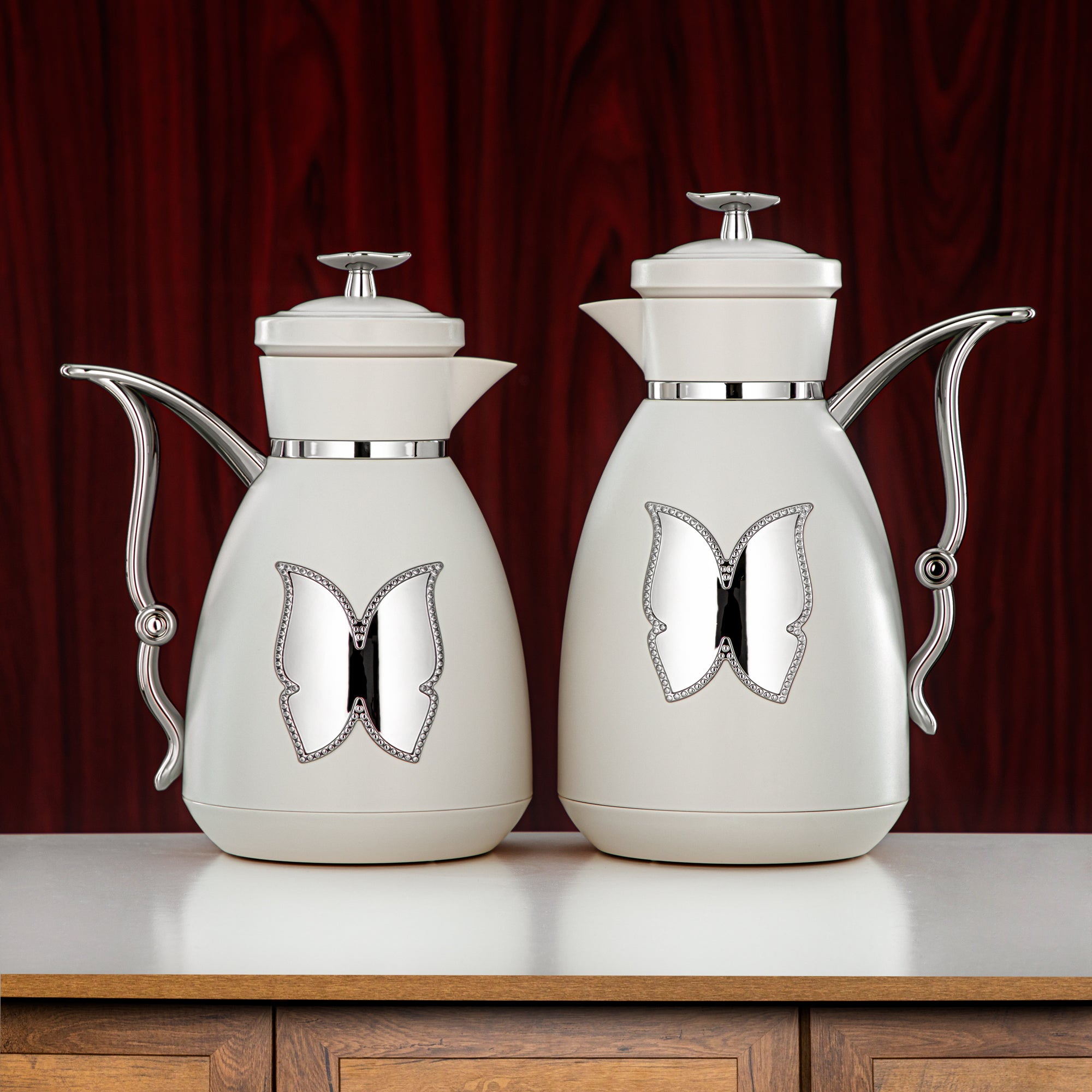 طقم ترامس المرجان بلاستيك زر ضغط 0.7 لتر + 1 لتر عاجي وفضي (SM-2C142-070/100 IV/C) - زجاجة شاي وقهوة