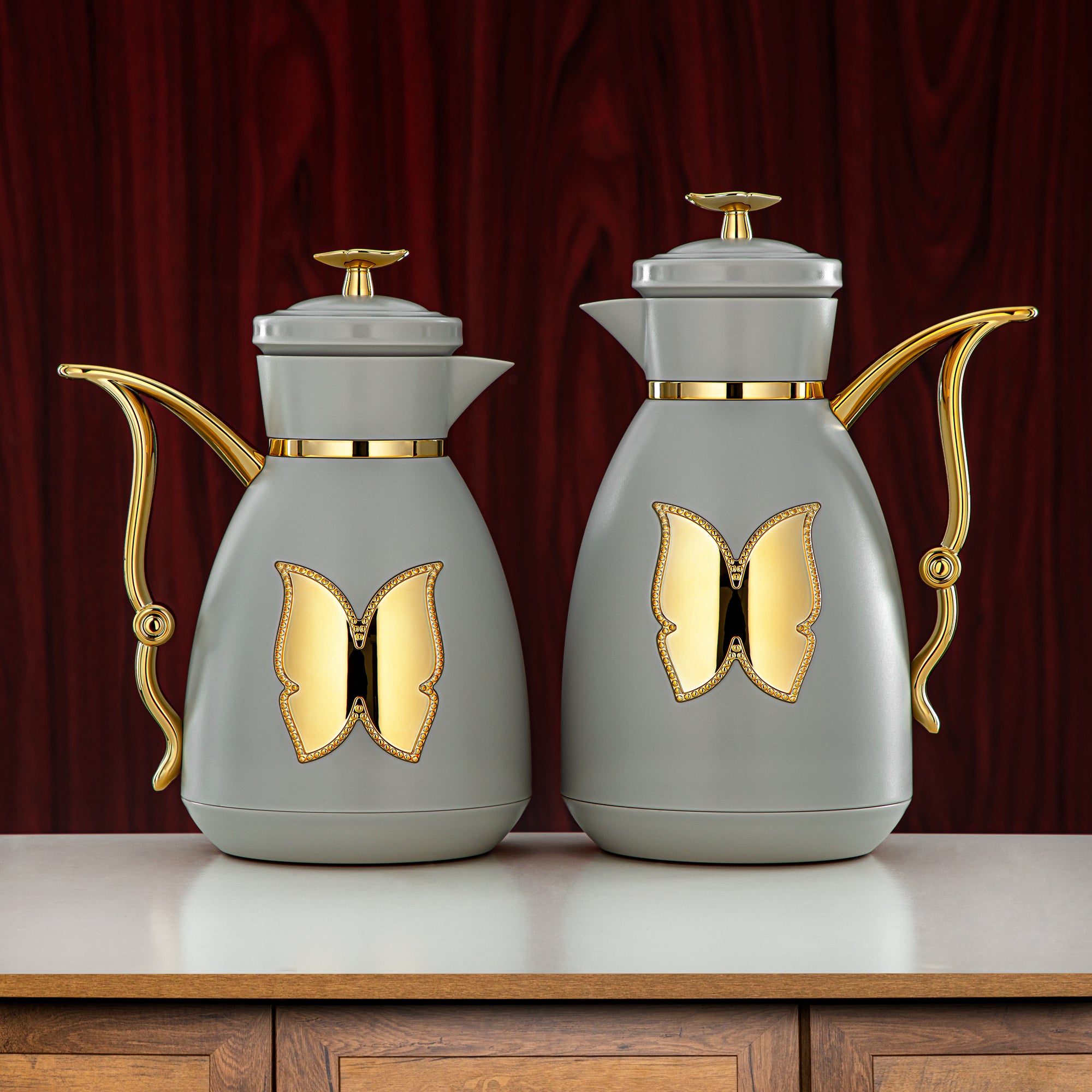 طقم ترامس المرجان بلاستيك زر ضغط 0.7 لتر + 1 لتر رمادي فاتح وذهبي (SM-2C142-070/100 LG/G) - زجاجة شاي وقهوة