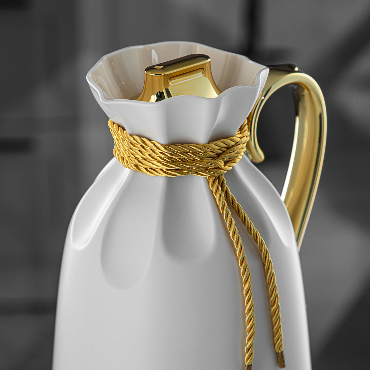 ترمس المرجان 1 لتر عاجي وذهبي - SM-2D932-100 IV/G/G