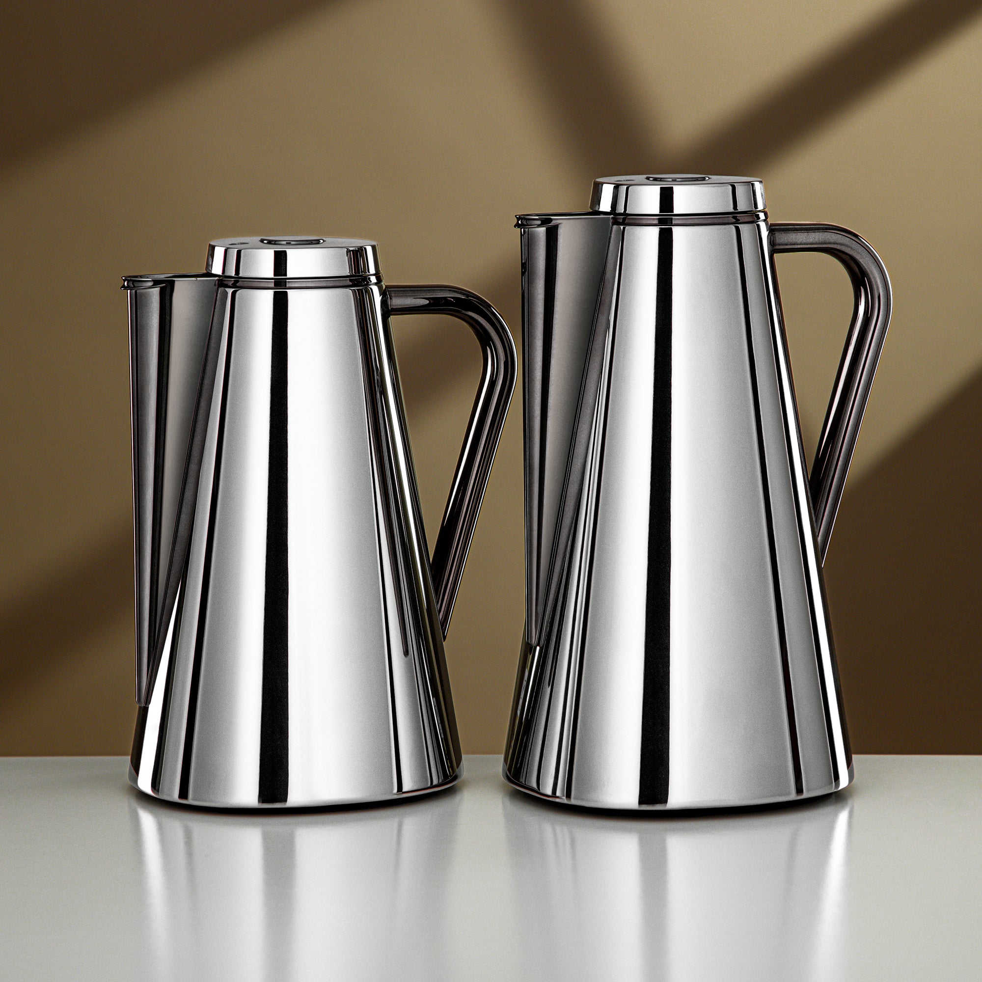 طقم ترامس المرجان 0.7 لتر + 1 لتر فضي وأسود فحمي