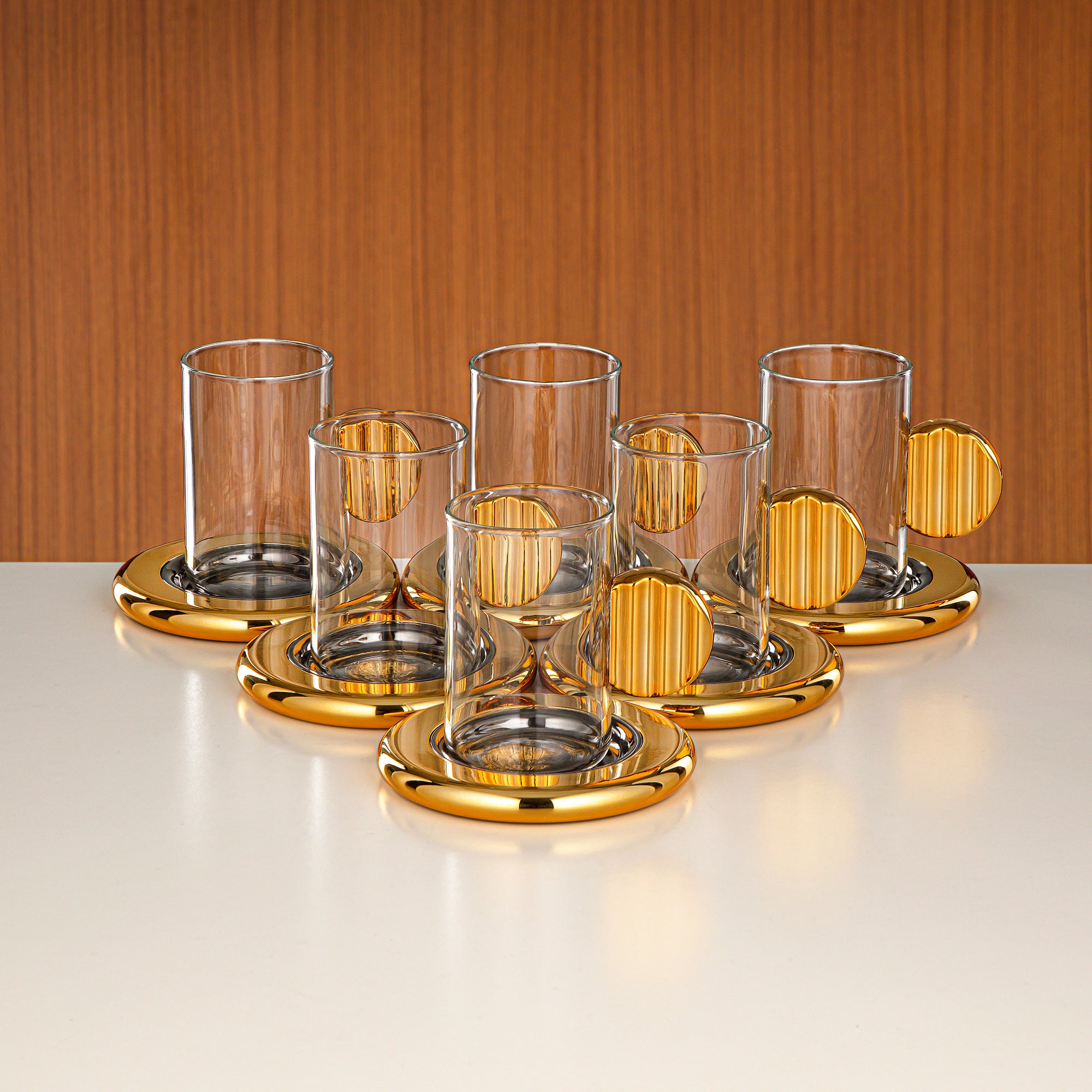 طقم شاي وقهوة المرجان 18 قطعة باللون الأسود المعدني والذهبي