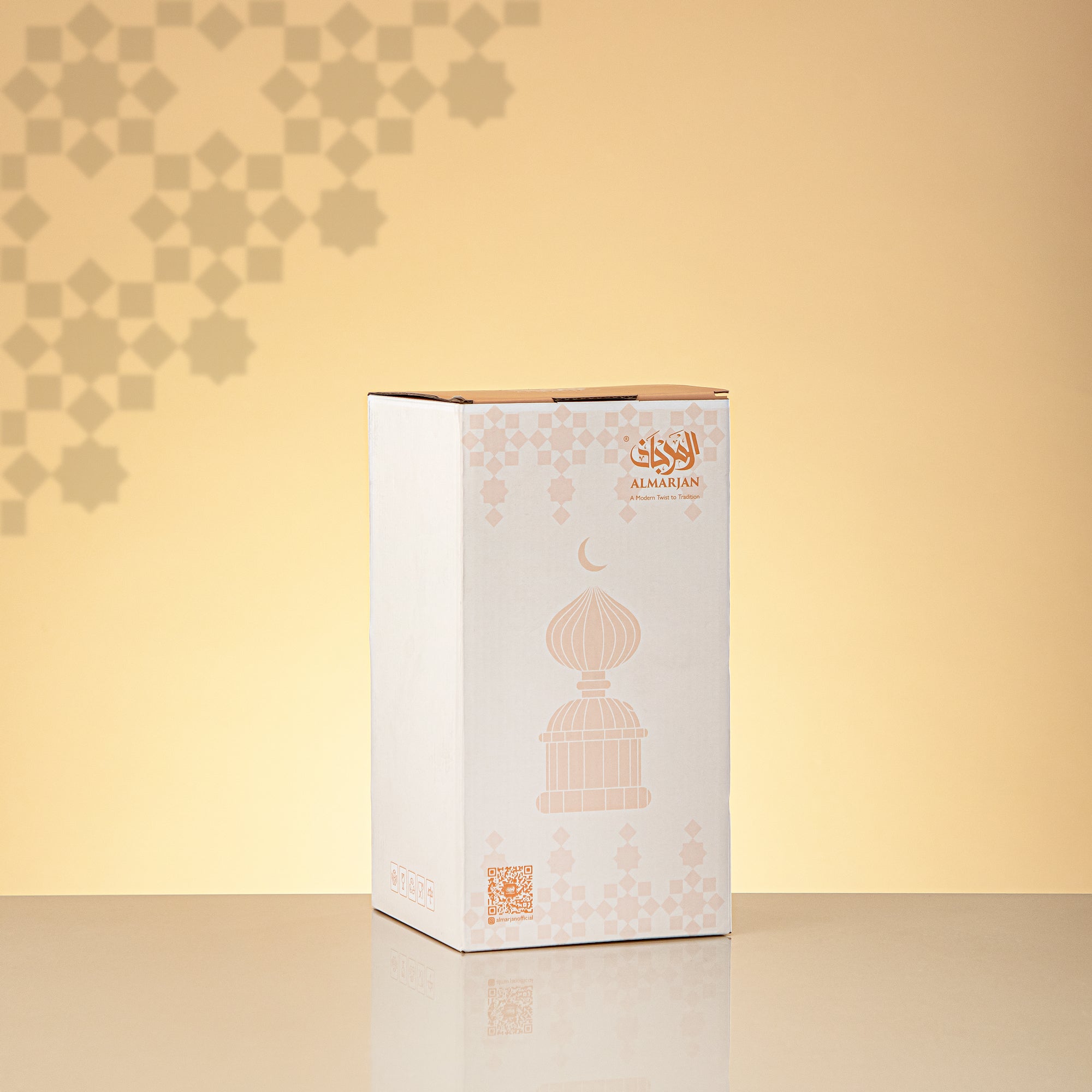 Almarjan Minaret Table Decoration 22cm x 10cm White with Clear Crescent Moon – Noor Al Layali