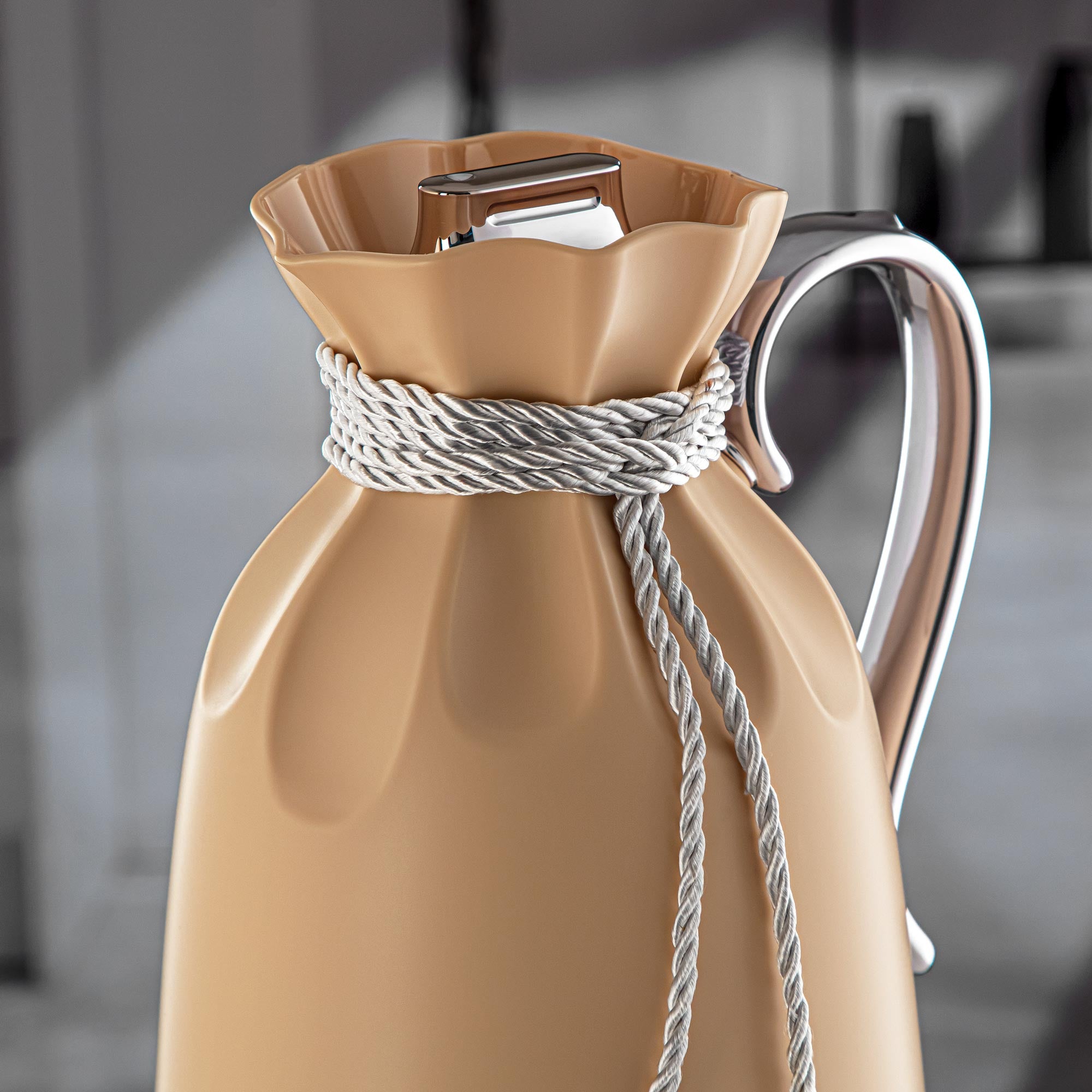 Almarjan 1 Liter Vacuum Flask Beige & Silver - SM-2D932-100 BG/C/C