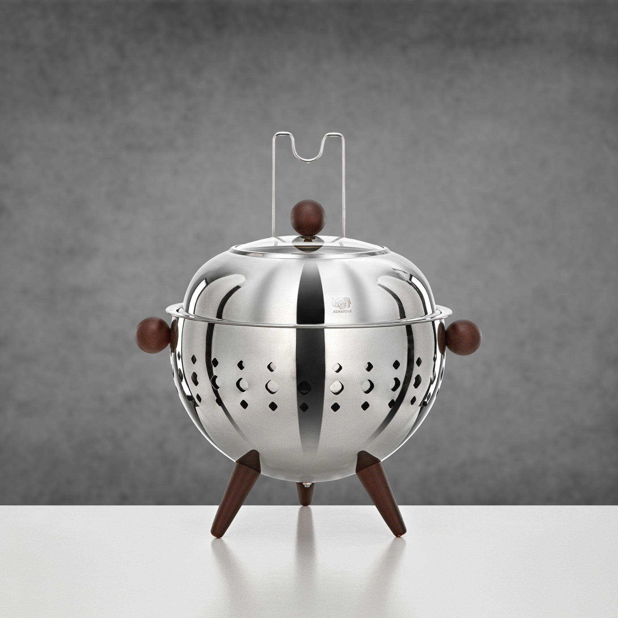 صحن تسخين المرجان سعة 3 لتر بلمسة فضية لامعة ومقابض من الخشب الداكن